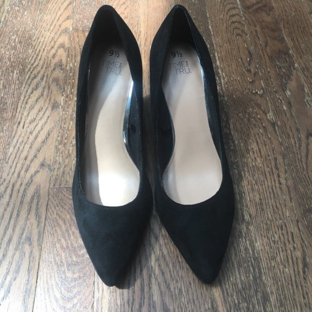 Black Pumps